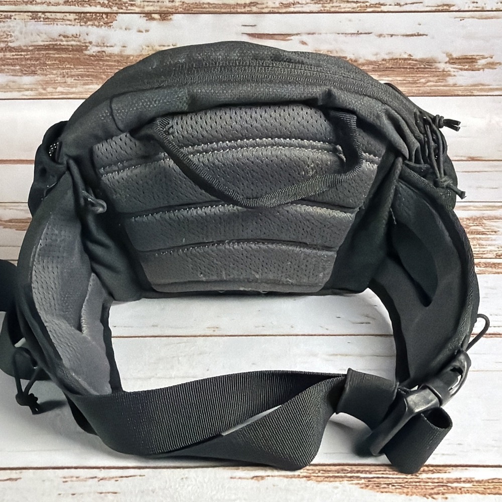 REI Co-op Trail 5 Black Versatile Hiking Fanny Pack Size 5.25L Used - Picture 3 of 7